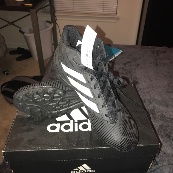 Adidas Men’s freak Mid MD Football Shoe Black/White/Grey 10 M US